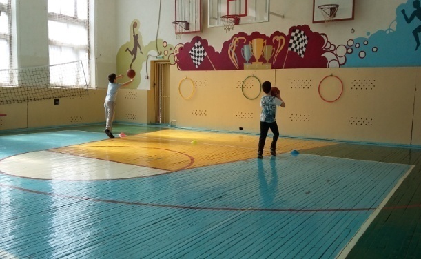 Конспект урока Эстафеты с элементами баскетбола.