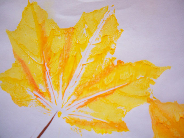 Разработка по изобразительному искусствуТиснение листьев ( 5 класс )