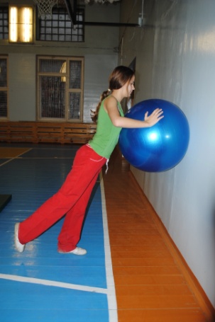 Комплекс упражнений коррегирующей гимнастики на фитболе.