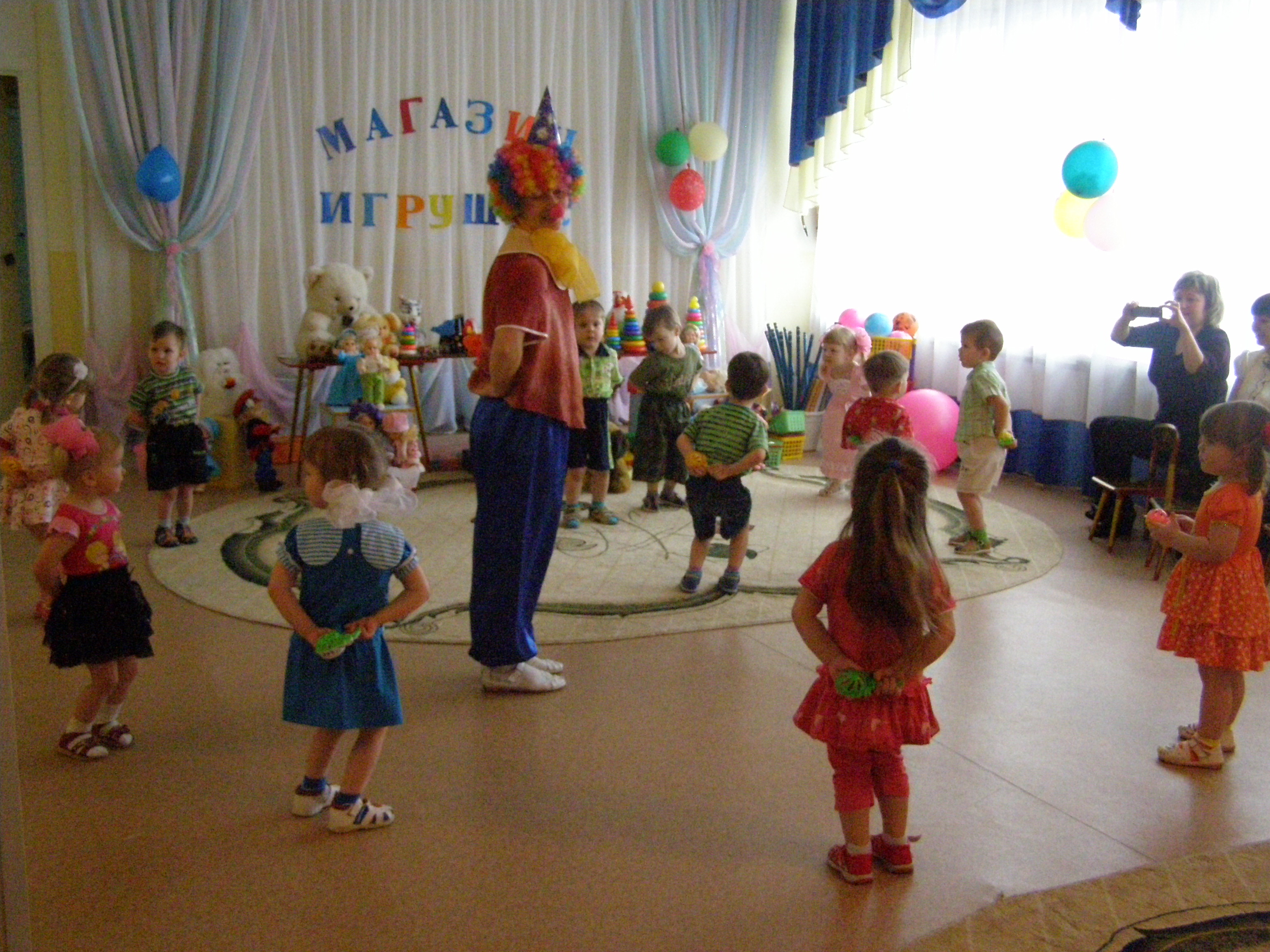 Сценарий развлечения для детей 1 мл. гр. и родителей Любимые игрушки