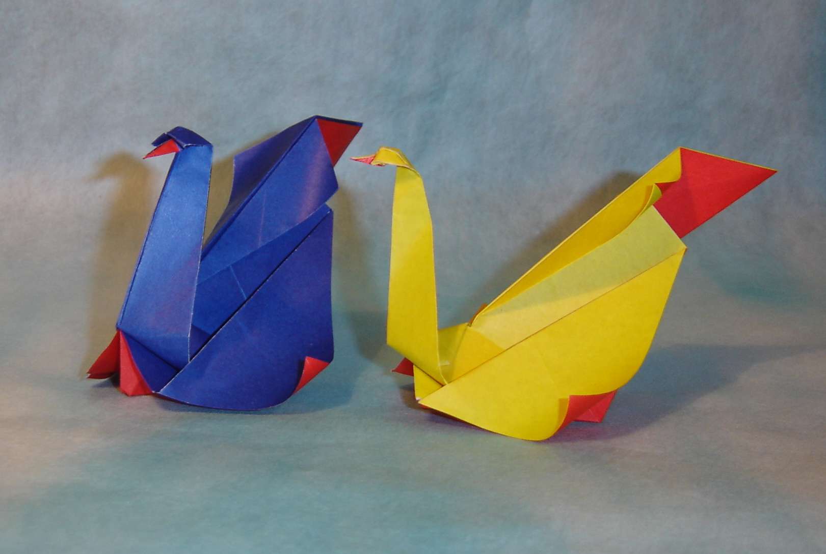 Бумажный лебедь. Оригами. Поделки из оригами. Оригами птица. Поделка лебедь из бумаги.