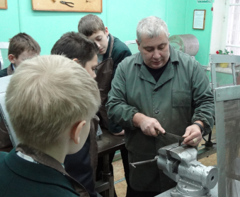 Открытый урок по слесарному делу на тему Гибка тонкого листового металла ( 6 класс)