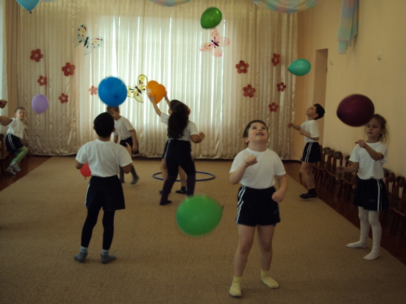 Физкультурное занятие с воздушными шарами. старшая группа