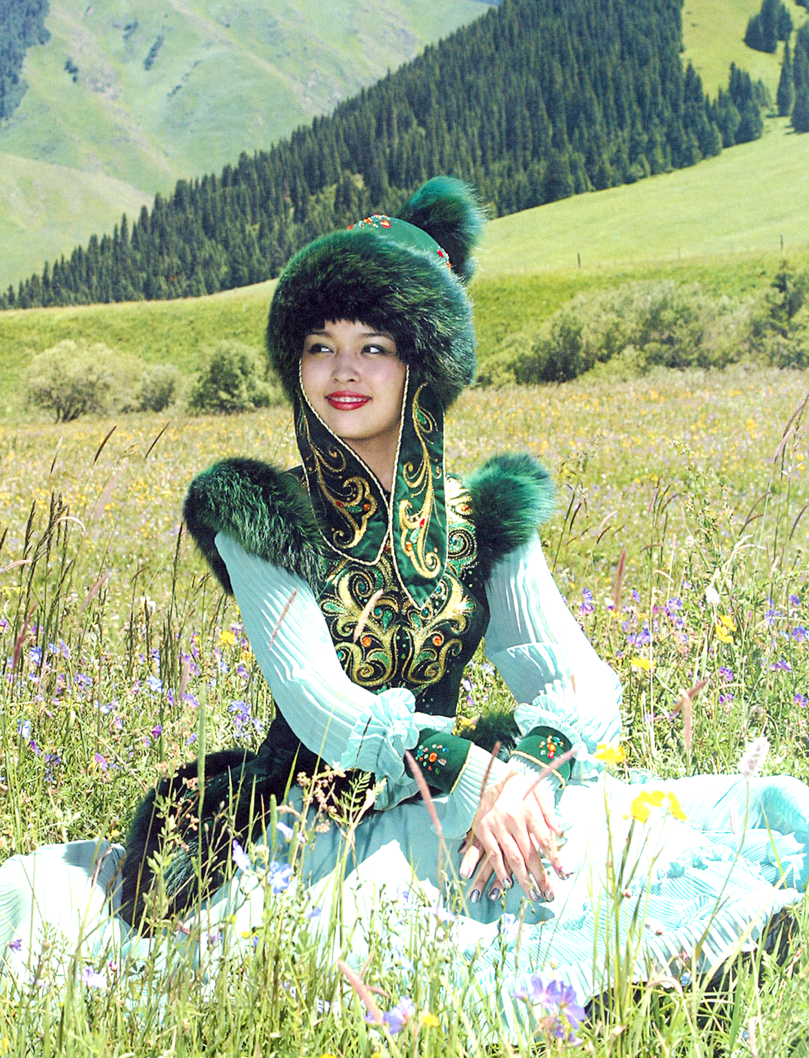 Ал қыздар. Казахские девушки в национальной одежде. Казашки в национальной одежде. Наурыз девушка. Казак кызы.